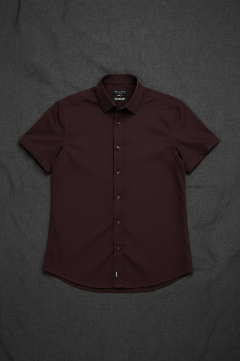 Camisa FURY de FITTERS ORIGINALS, manga corta slim fit en color vino, vista frontal con cuello y botones.