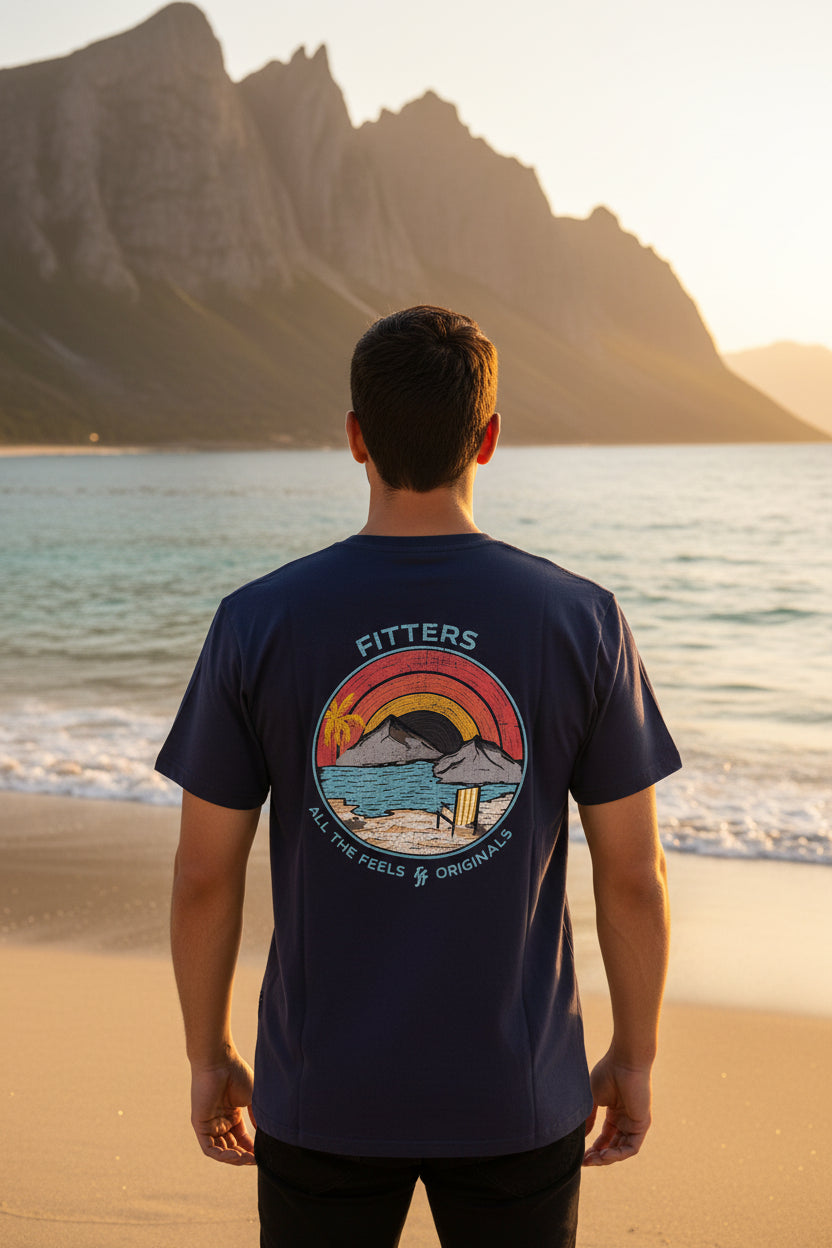 Playera gráfica Fitters Originals Mountain en color denim, camiseta de estilo casual con diseño de montaña visible.