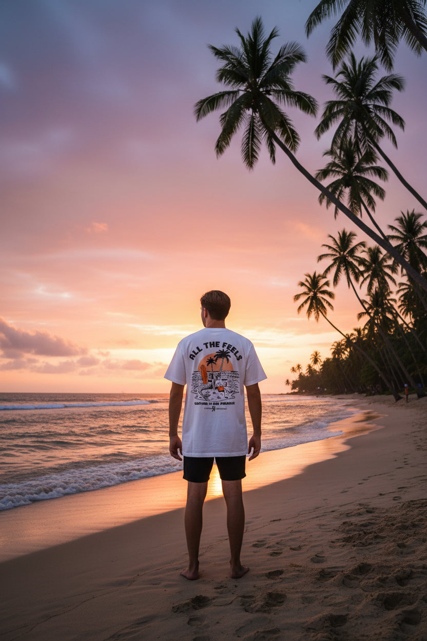 Playera gráfica Fitters Originals Paradise en color blanco, con diseño llamativo, hecha de algodón para comodidad y estilo casual.