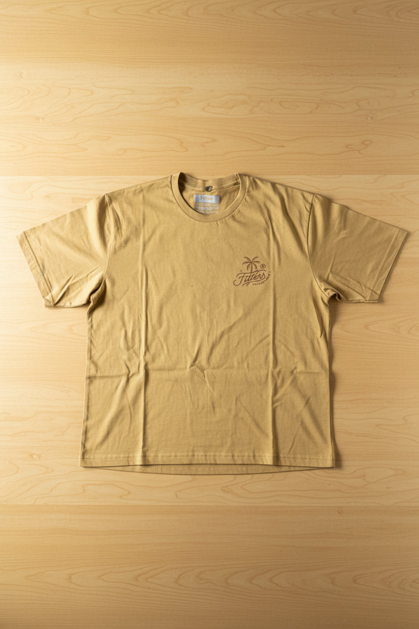 Playera gráfica Fitters Originals NO BAD VIDES en color Arena, diseño con texto en la parte frontal.
