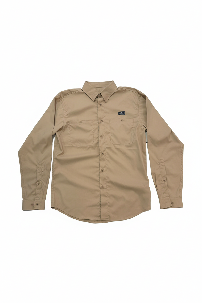Camisa de manga larga relax fit de la marca CHALLENGE YOURSELF, modelo Challenger Core3 en color Kaky, vista frontal.