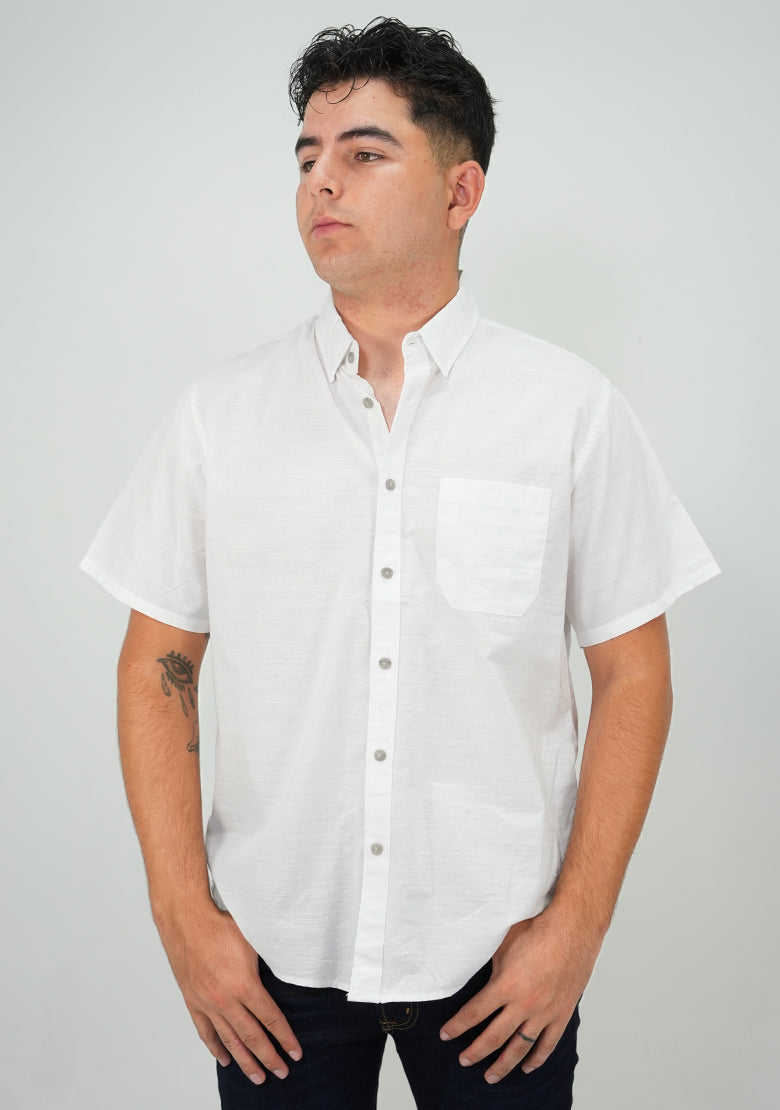 Camisa Relax de manga corta de la marca Fitters Originals en color blanco, diseñada para un estilo cómodo y casual.