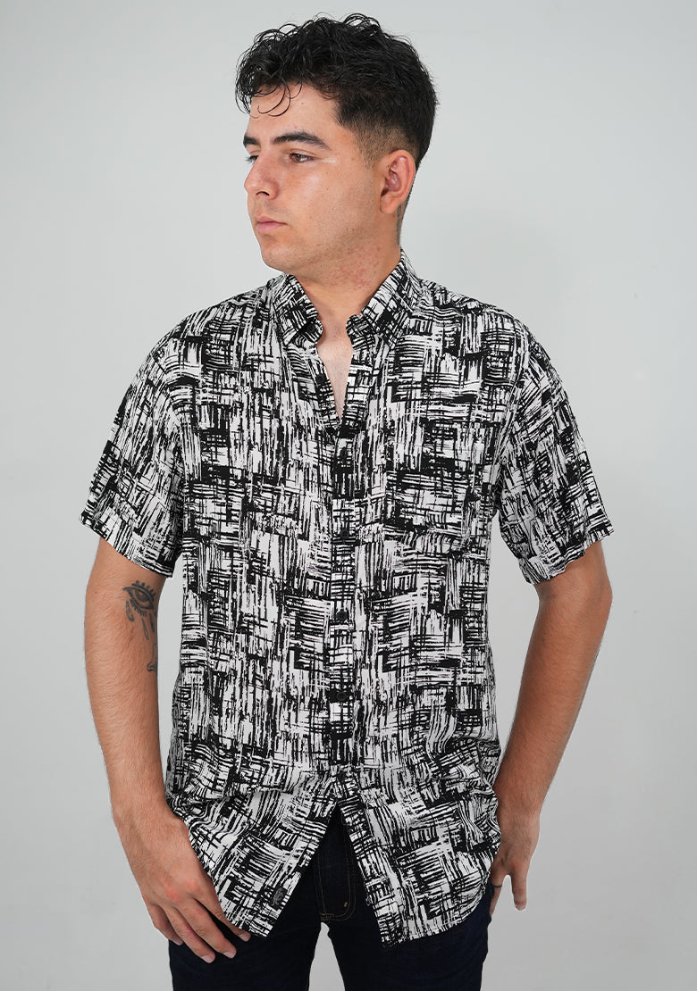 Camisa relax de manga corta blanca de la marca Fitters Originals, estilo casual y cómodo para uso diario.