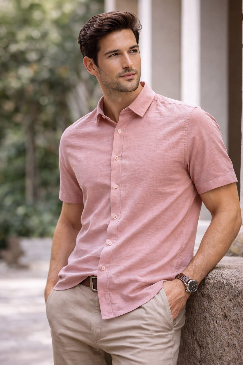 Camisa de manga corta slim fit FITTERS ORIGINALS en color vino, diseño ajustado y moderno para hombre.