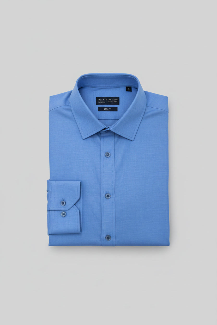 Camisa de manga larga slim fit FITTERS ORIGINALS en color índigo, mostrando el diseño ajustado y cuello tradicional.