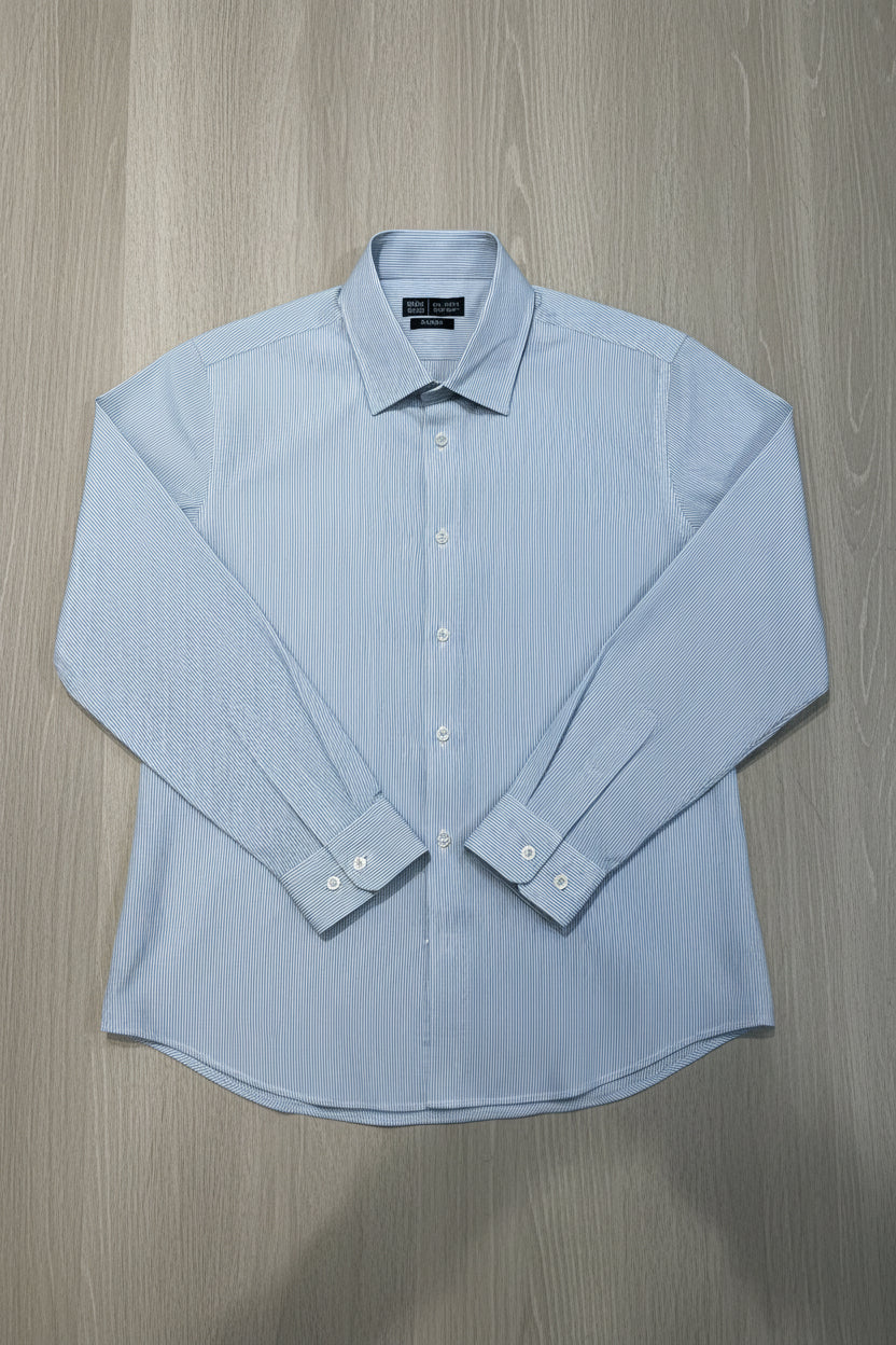 Camisa de manga larga slim fit de FITTERS ORIGINALS con diseño de rayas azules, ideal para un estilo elegante y ajustado