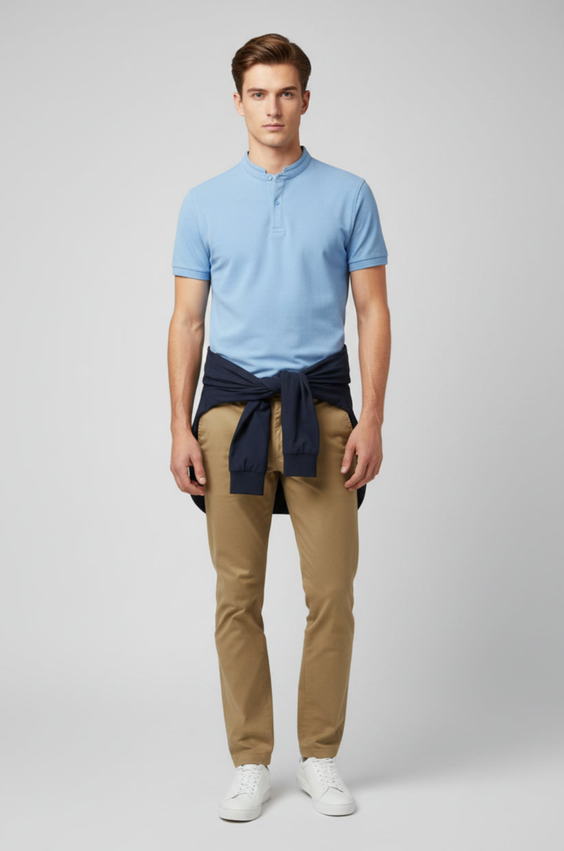 Polo FITTERS ORIGINALS de manga corta en cuello Mao, jaspe perla y cielo, con diseño en tonos grises y azules.