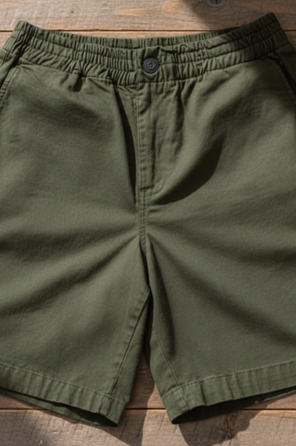 Pantalones cortos casuales FITTERS ORIGINALS ROAR Resorte 9 pulgadas en color olivo, vista frontal mostrando diseño cómodo
