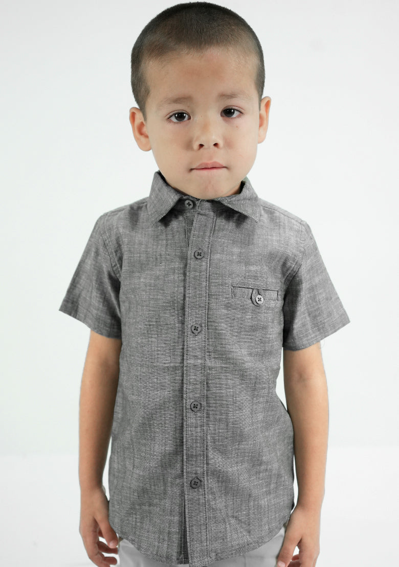 Camisa de lino para niño IF FITTERS ORIGINALS en color verde militar, con diseño casual y cuello clásico.