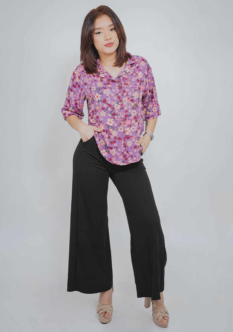 Blusa Elisa de Instyle F., con manga larga y diseño en color amatista, mostrando detalles de la prenda en la imagen.