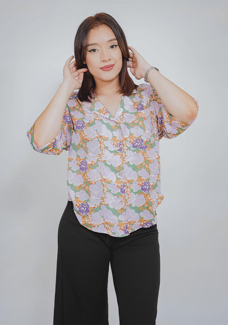 Blusa Elisa de Instyle F. en color bronce, con diseño elegante y detalles suaves, vista frontal.