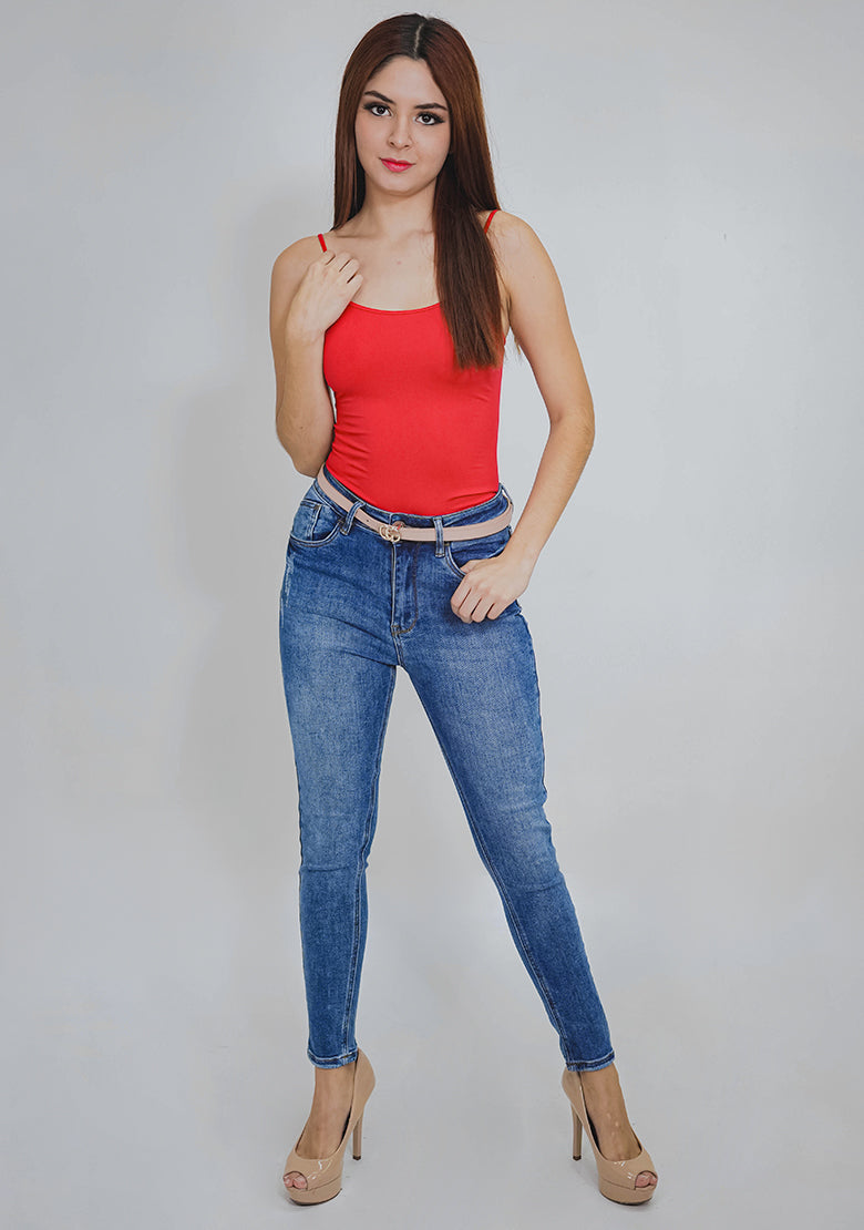 Blusa tirante roja de Instyle F., estilo casual, unidad, vista frontal en color vibrante y diseño sencillo.