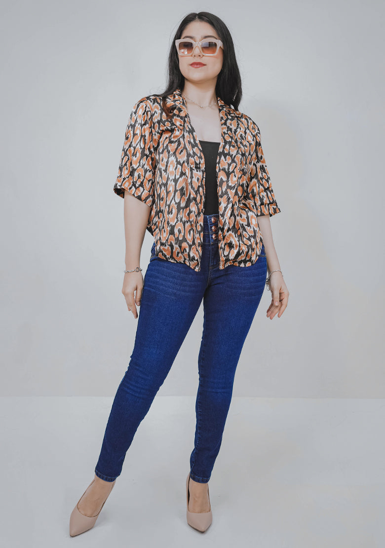 Camisa para dama Instyle F. Elisa en color negro, con diseño elegante y mangas largas, ideal para ocasiones formales.