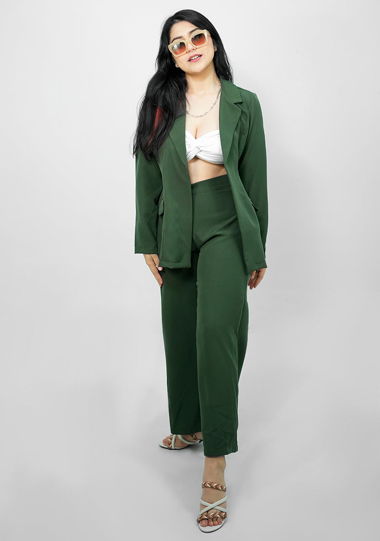Conjunto para dama Instyle F. ÁGIL 991 en color oliva, ropa moderna y cómoda para mujer, vista frontal del conjunto completo.