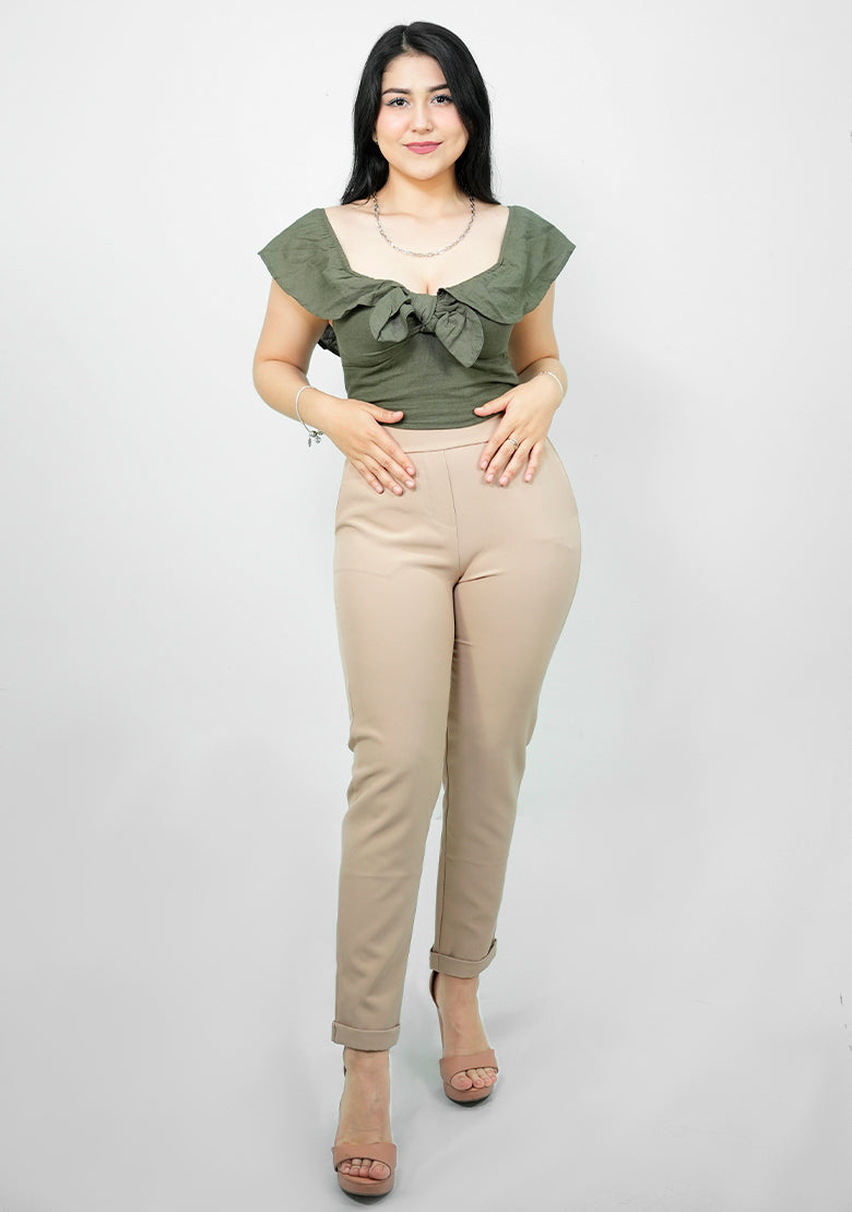 Pantalón negro para dama de la marca Instyle F., estilo moderno y cómodo, en una imagen que muestra el diseño y ajuste del pantalón.