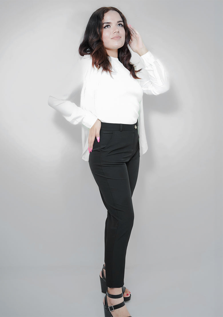 Pantalón negro para dama de la marca Instyle F., estilo moderno y cómodo, con detalles de diseño en la tela.