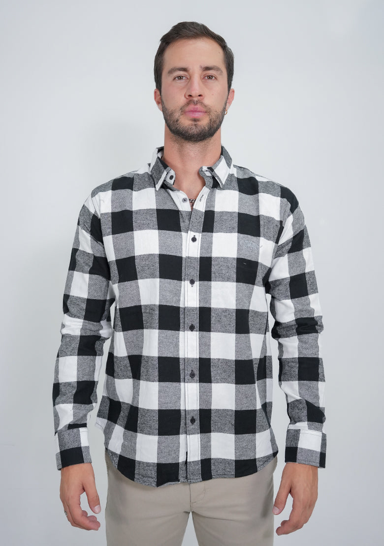 Camisa SIBER Franela Slim fit de manga larga en color blanco y negro, de la marca IF FITTERS ORIGINALS.