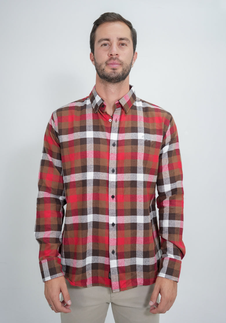 Camisa de manga larga slim fit IF FITTERS ORIGINALS, en felpa café, con diseño moderno y ajuste ajustado.