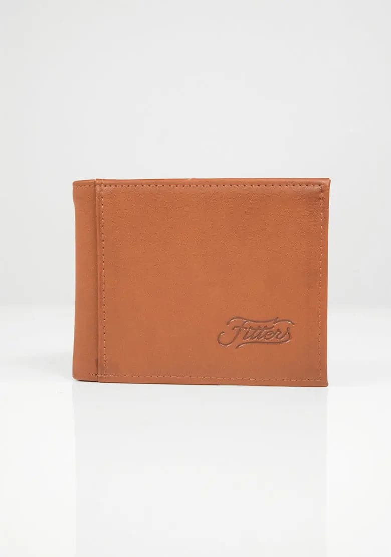 Cartera IF FITTERS ORIGINALS FLAMA en color café con textura de cuero y diseño compacto para hombres