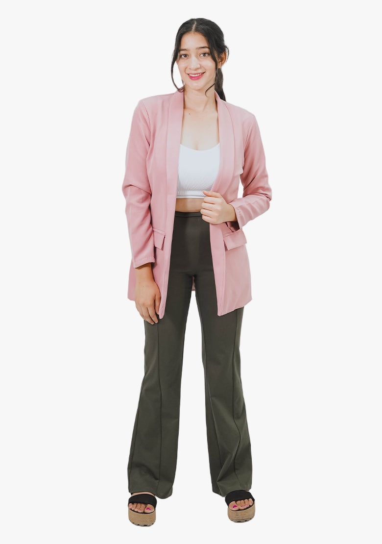 Blazer rosa para dama de la marca Instyle F., estilo elegante y moderno, con diseño ajustado y detalles en las mangas.
